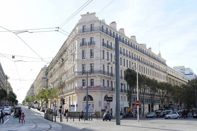 Façade en pierre à Marseille dans les bouches du Rhône