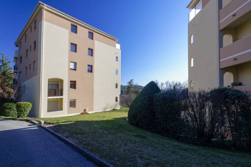 Travaux d'étanchéité et de ravalement sur une résidence à Aix-en-Provence