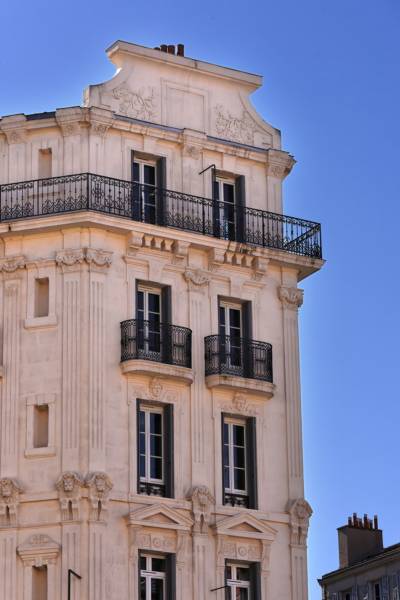 Travaux de ravalement de façade sur immeuble à Marseille