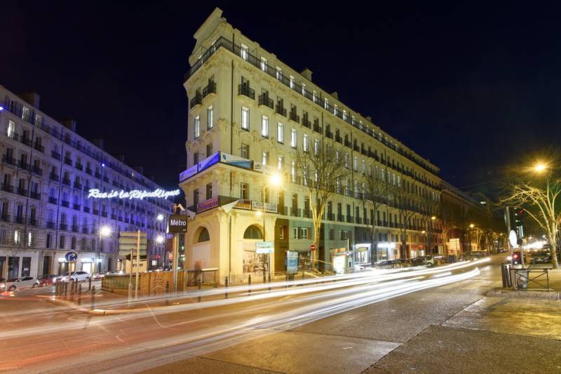 Façades en pierres anciennes à Marseille
