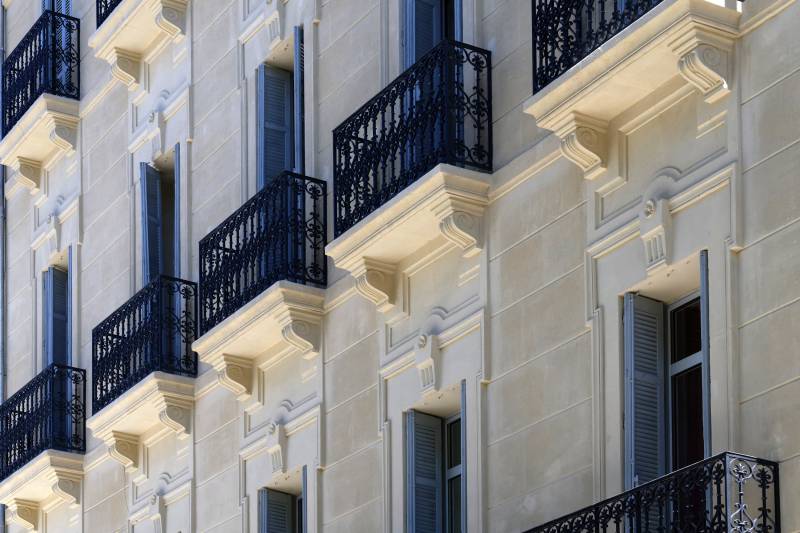 Façade immeuble en pierre à Aix-en-Provence